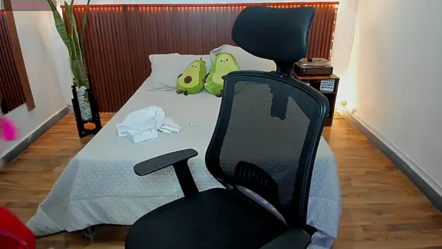 Snapshot of Melina_Cooper_ chatting on September 17, 2:08 pm Melina Cooper online show from September 17, 2:08 pm