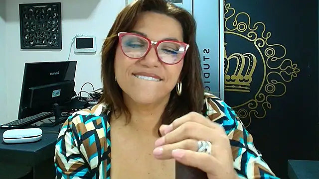 TiffanyyWilson online show from May 1, 10:26 pm