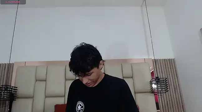 Snapshot of MarckPassion chatting on February 4, 12:55 pm MarckPassion online show from February 4, 12:55 pm