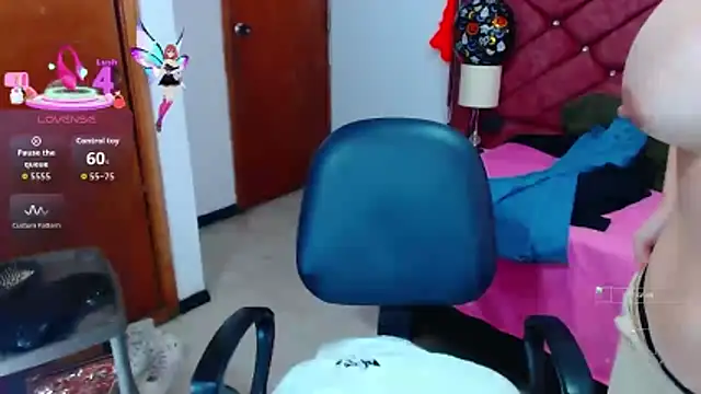 Snapshot of victoria_adams07 chatting on October 24, 7:46 pm victoria adams07 online show from October 24, 7:46 pm