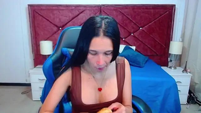 victoria adams07 online show from March 26, 10:07 pm