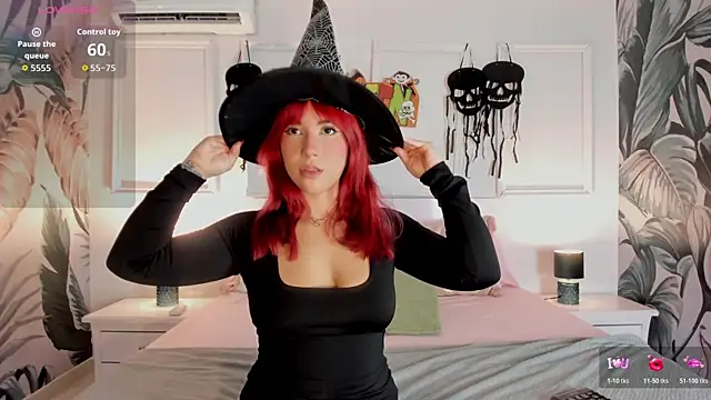 Snapshot of HannaaMiller chatting on October 28, 2:34 am HannaaMiller online show from October 28, 2:34 am