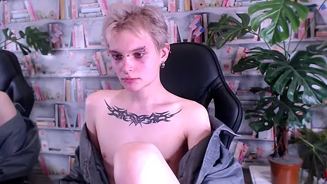 Snapshot of DemianEnglen chatting on March 20, 5:35 am DemianEnglen online show from March 20, 5:35 am