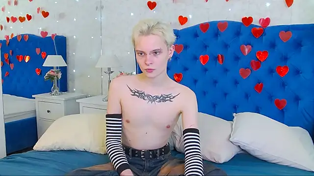 Snapshot of DemianEnglen chatting on February 13, 9:06 pm DemianEnglen online show from February 13, 9:06 pm