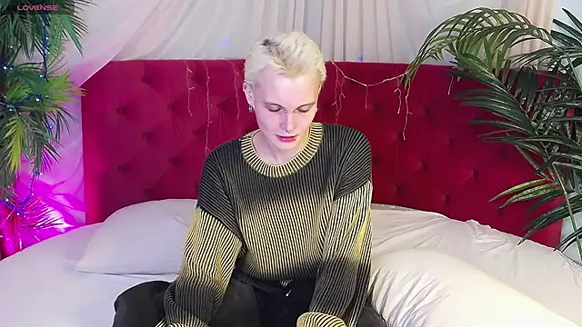 Snapshot of DemianEnglen chatting on February 1, 11:37 pm DemianEnglen online show from February 1, 11:37 pm
