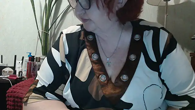 DeniseeRosea online show from April 7, 5:59 pm