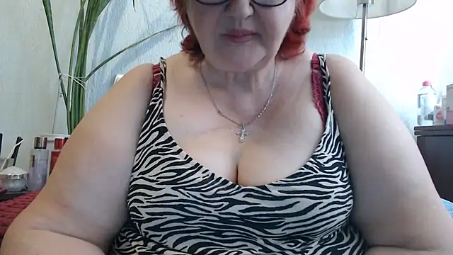 Snapshot of DeniseeRosea chatting on May 26, 6:44 am DeniseeRosea online show from May 26, 6:44 am