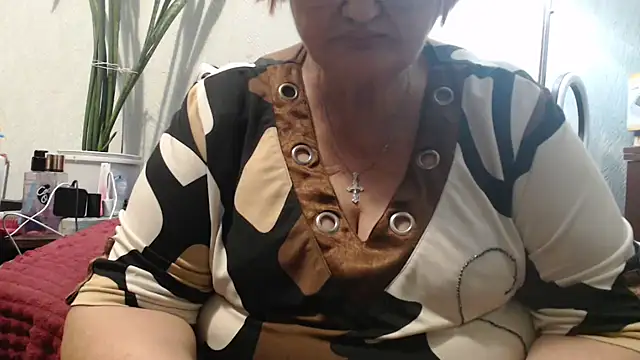 DeniseeRosea online show from October 25, 6:30 pm