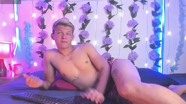 izan 20 online show from March 18, 8:10 pm