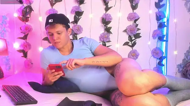 Snapshot of izan_20 chatting on June 18, 9:20 pm izan 20 online show from June 18, 9:20 pm