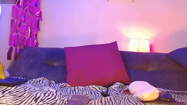 izan 20 online show from December 5, 9:19 am