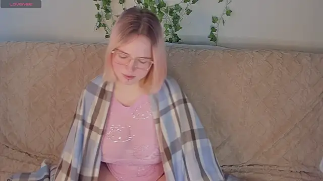 Manic pixie  online show from September 28, 2:02 pm