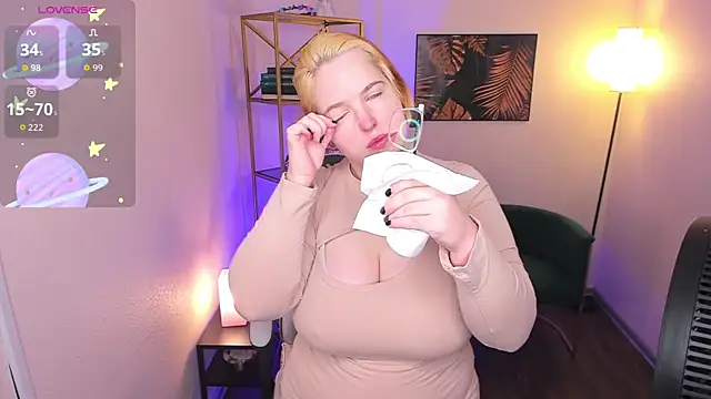 Manic pixie  online show from April 15, 5:35 am