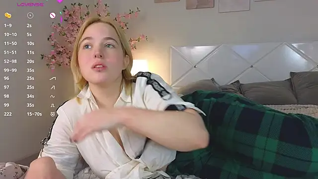 Manic pixie  online show from March 12, 6:53 pm