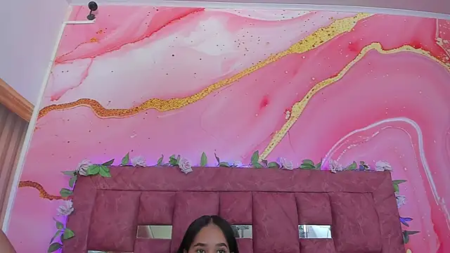 scarlett  evans  online show from July 14, 6:25 pm