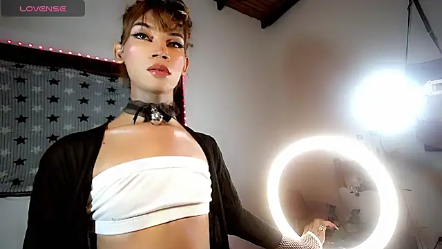 Snapshot of lucyangel_11 chatting on November 15, 4:49 am lucyangel 11 online show from November 15, 4:49 am