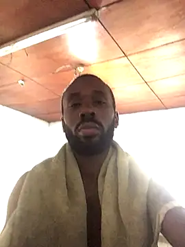 Snapshot of onewinnertee chatting on December 18, 7:13 am onewinnertee online show from December 18, 7:13 am