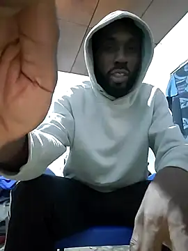 Snapshot of onewinnertee chatting on March 1, 12:10 am onewinnertee online show from March 1, 12:10 am