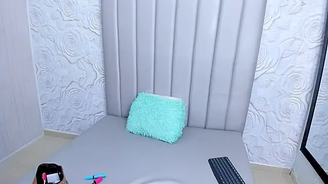 LindaHooker online show from January 10, 5:47 am