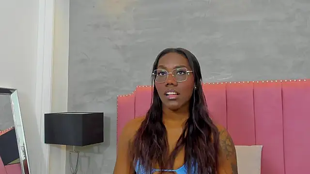 Alaia Colins online show from November 18, 2:59 am