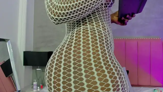 Alaia Colins online show from November 2, 10:31 am