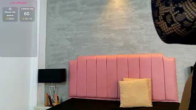 Alaia Colins online show from March 29, 12:01 am