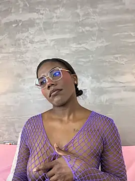 Snapshot of Alaia_Colins chatting on July 15, 1:56 am Alaia Colins online show from July 15, 1:56 am