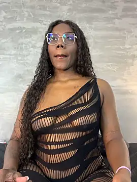 Snapshot of Alaia_Colins chatting on June 10, 12:34 am Alaia Colins online show from June 10, 12:34 am