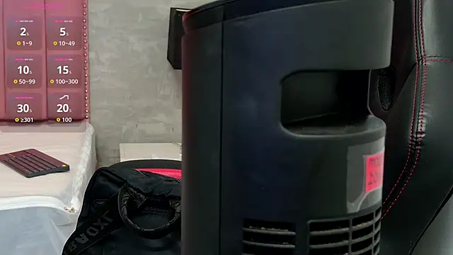 Alaia Colins online show from February 15, 1:39 am