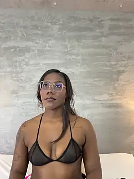 Snapshot of Alaia_Colins chatting on July 2, 1:39 am Alaia Colins online show from July 2, 1:39 am