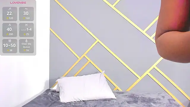 Alaia Colins online show from March 21, 4:17 am