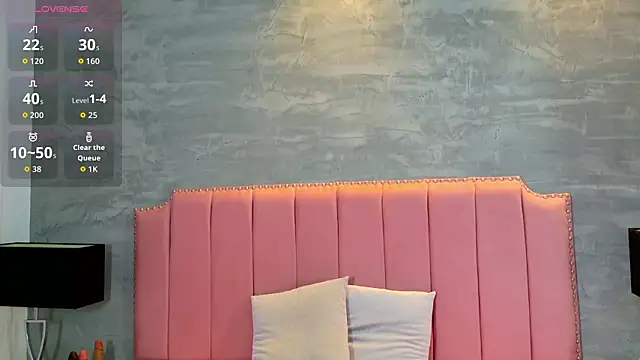 Alaia Colins online show from March 6, 1:00 am