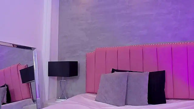 Alaia Colins online show from October 18, 2:57 am