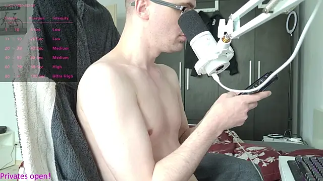 Moonsire1 online show from May 3, 9:47 am