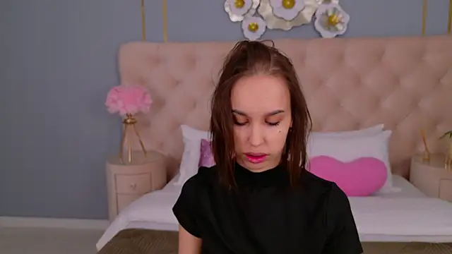 SandraTucker online show from April 6, 2:40 am