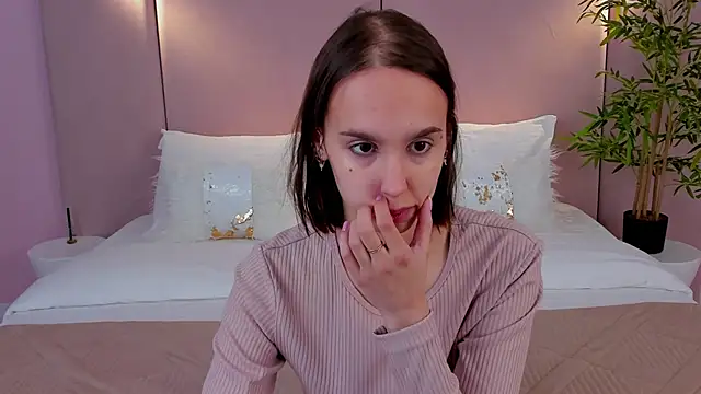 SandraTucker online show from February 6, 3:02 am