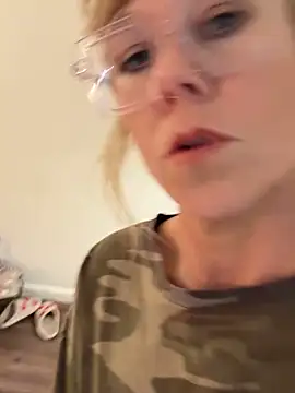 Snapshot of I_am_babydoll chatting on November 8, 4:05 am I am babydoll online show from November 8, 4:05 am