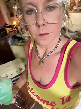 I am babydoll online show from April 24, 9:22 am