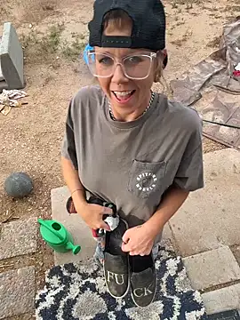 I am babydoll online show from April 3, 12:28 am