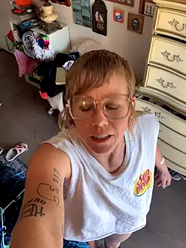 Snapshot of I_am_babydoll chatting on October 25, 5:24 pm I am babydoll online show from October 25, 5:24 pm