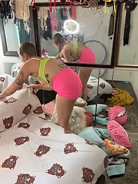 Snapshot of I_am_babydoll chatting on November 17, 9:19 pm I am babydoll online show from November 17, 9:19 pm