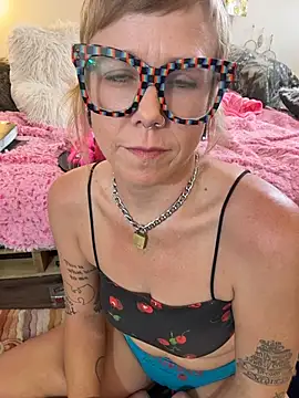 Snapshot of I_am_babydoll chatting on June 4, 5:56 am I am babydoll online show from June 4, 5:56 am