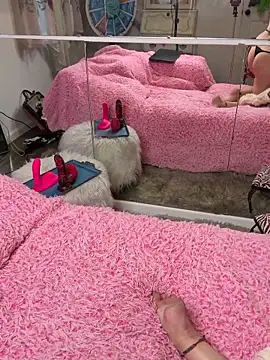 Snapshot of I_am_babydoll chatting on December 5, 4:49 pm I am babydoll online show from December 5, 4:49 pm