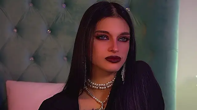 Snapshot of BeverlyMost chatting on November 4, 6:11 pm BeverlyMost online show from November 4, 6:11 pm