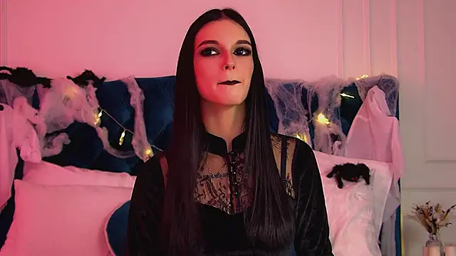 Snapshot of BeverlyMost chatting on October 31, 7:27 am BeverlyMost online show from October 31, 7:27 am