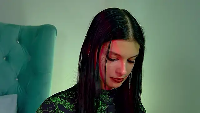 Snapshot of BeverlyMost chatting on February 4, 4:29 pm BeverlyMost online show from February 4, 4:29 pm