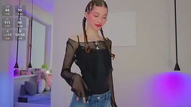 Snapshot of HappyVivy chatting on October 12, 8:21 pm HappyVivy online show from October 12, 8:21 pm