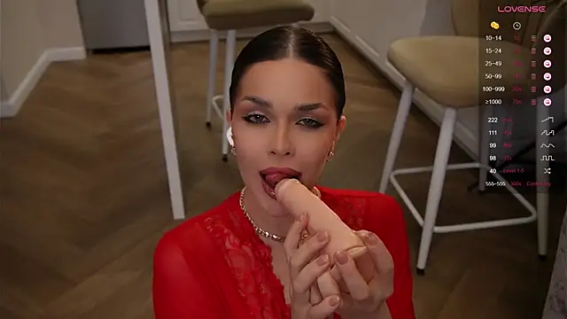 Snapshot of Sofa_01 chatting on October 23, 3:32 pm Sofa 01 online show from October 23, 3:32 pm