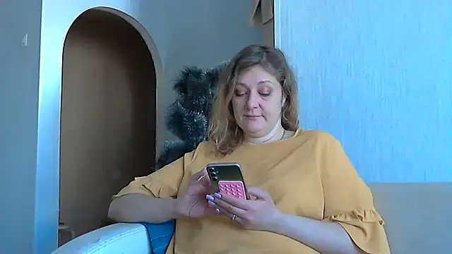 Snapshot of WriterInna44 chatting on February 23, 5:34 am WriterInna44 online show from February 23, 5:34 am