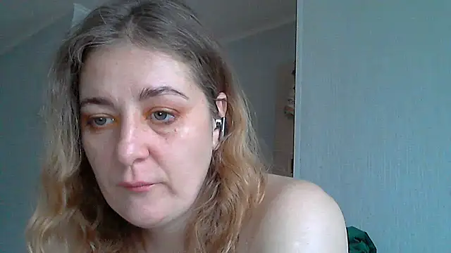 Snapshot of WriterInna44 chatting on March 18, 11:22 am WriterInna44 online show from March 18, 11:22 am